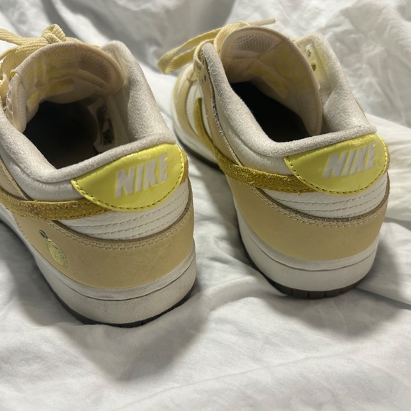 Nike Women’s Low Dunk Lemon Drop 7.5 - Picture 3 of 6